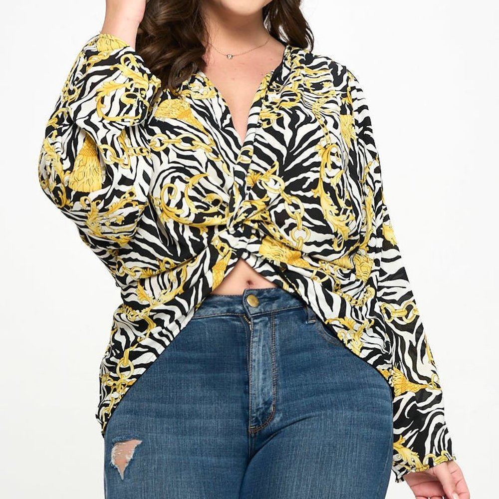NWT Trendy, plus size V-neck, front tie crop top.